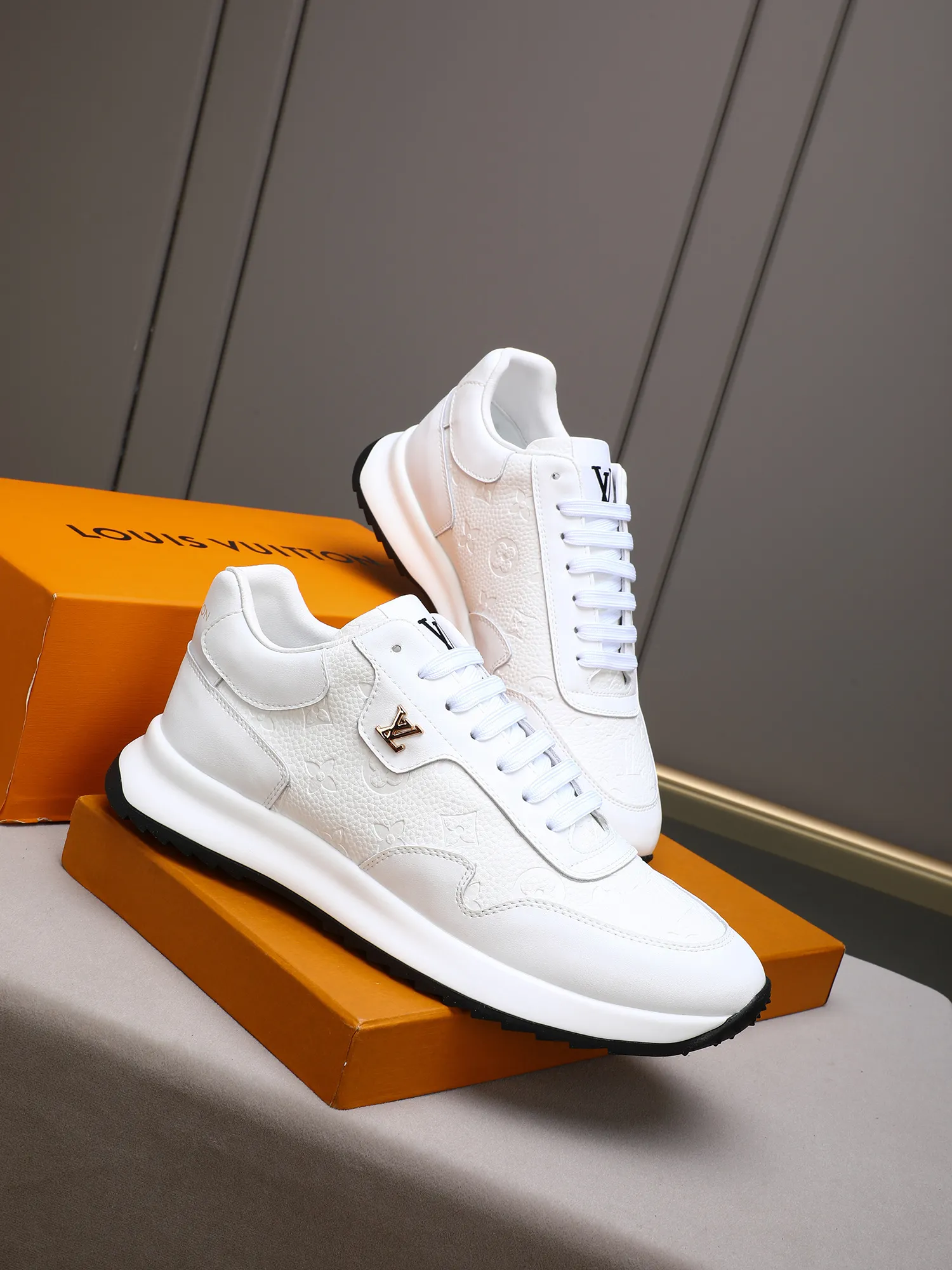 Men's shoes 💰460 [LV] Imported calfskin embossed, breathable first-layer sheep lining ✊✊Fashionable, crisp, stylish, more eye-catching and more classy. It will subvert the old idea and be a must-have for fashionistas who want to spend time with you! Must keep it for yourself! High and comfortable but low, high-end quality workmanship. 38-44 (45 customized)